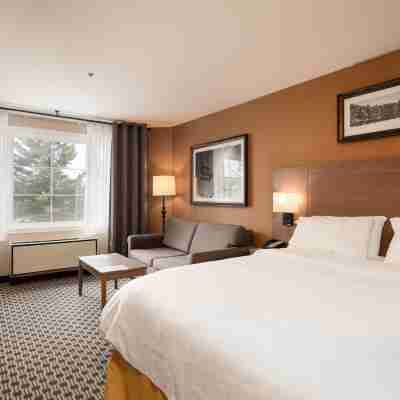 Holiday Inn Express & Suites Tremblant Rooms