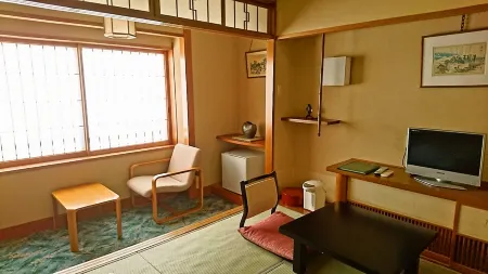 Wakaba Ryokan Отели рядом с достопримечательностью «Kaikoji Temple»