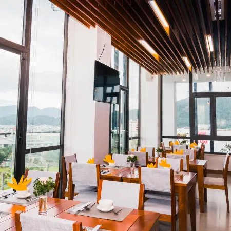 Mento Hotel Quy NHON Отели рядом с достопримечательностью «Городской пляж»