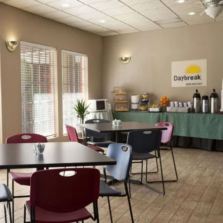 Days Inn by Wyndham Lawton