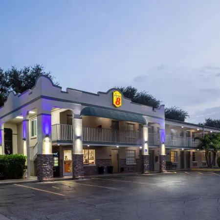 Super 8 by Wyndham Bradenton Sarasota Area