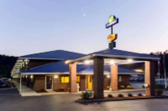 Days Inn by Wyndham Renfro Valley Mount Vernon Hotels in 