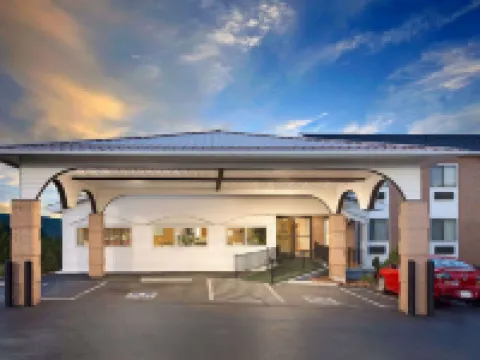 Super 8 by Wyndham Hillsville Hotels in Woodlawn