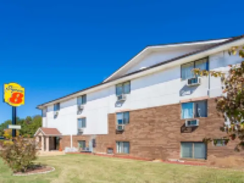 Super 8 by Wyndham Richmond/Broad Street Hotels in Dumbarton