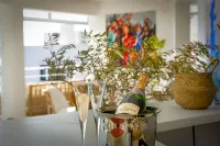 HIGHCLERE HOTEL AND SPA - bar