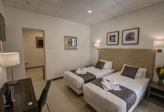 유로파 호텔 슬리마의 해변 전망