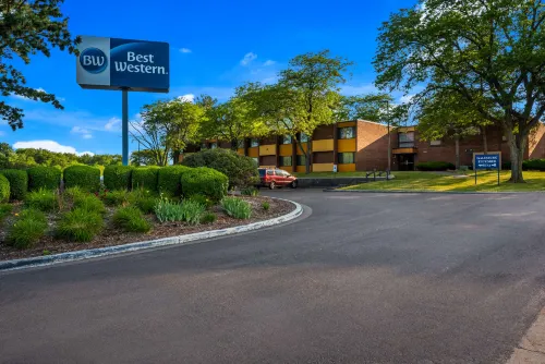 Best Western Prairie Inn  Conference Center - parking