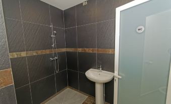 "a Break... somewhere" Studio for 2 People in Montfermeil