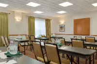 Country Inn & Suites by Radisson, Calgary-Northeast - 2-نجوم