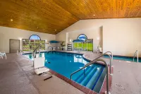 Country Inn & Suites by Radisson, Freeport, IL - مسبح