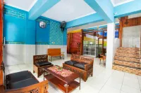 OYO Life 3720 Homestay Gayatri Janti Hotels in Sukun
