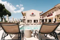 Canadian Hotel - Pools