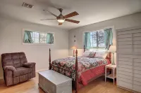 Fantasy Oaks Lodge 4 Bedroom Home by RedAwning