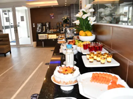 Delfines Collection Hotel by Mercure Отели рядом с достопримечательностью «Canal Isuto»