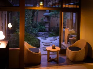 Nazuna Kyoto Nijo-jo