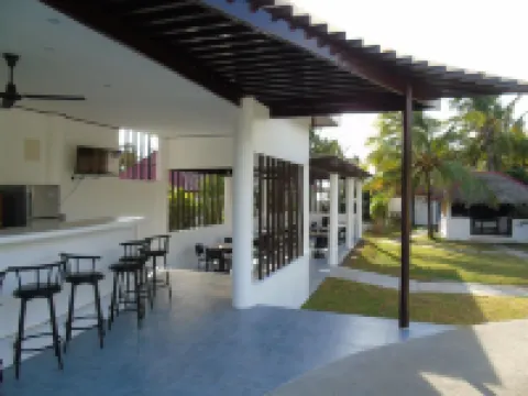 Phaidon Beach Resort