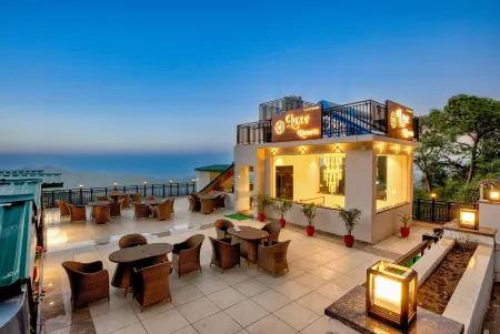 Luxe Resorts - Centrally Heated Air Conditioned Hotel in the Heart of Kasauli Отели в г. Касоли