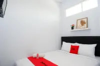 RedDoorz near Kawasan Bandara Ahmad Yani Semarang Hotel di Semarang Barat