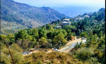King Castle Mcleodganj-Centrally Heated and Air Cooled- Near Mall Road - Free Parking