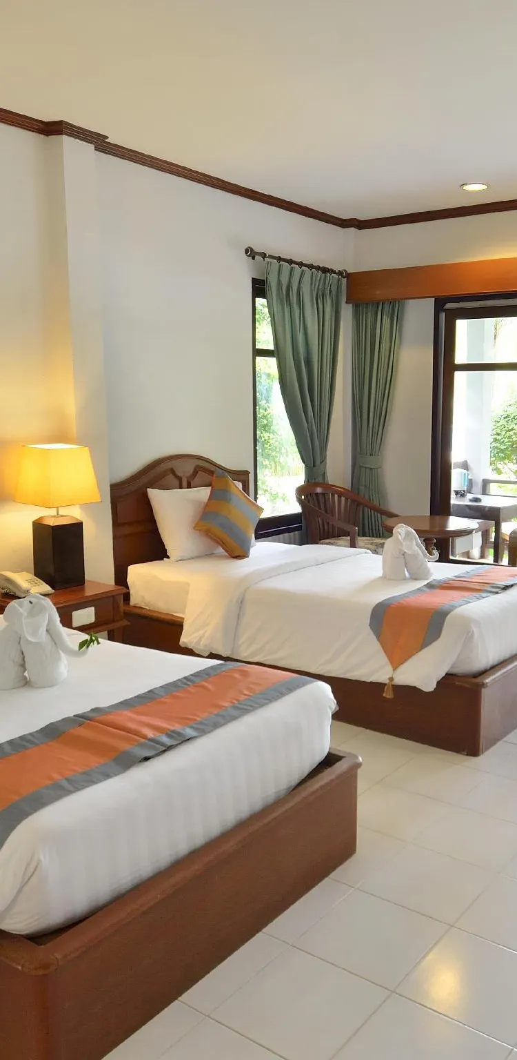 บังกะโลริมสระน้ำ