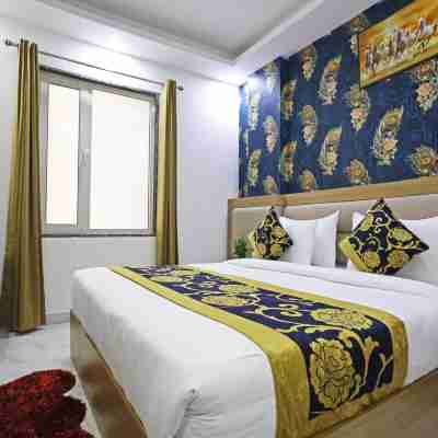 Hotel Decent Suites - Delhi Airport Rooms