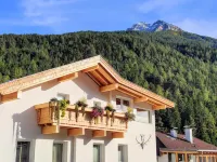 Doug's Mountain Getaway - 'Top Two Floors'
