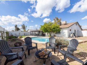 Open Floor Mesa Gable Vacation Home with Heated Pool by Redawning