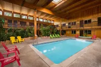 Super 8 by Wyndham Prince George - ที่มีสระว่ายน้ำ