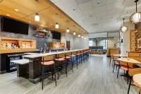 Drury Plaza Hotel Tallahassee - Baarit