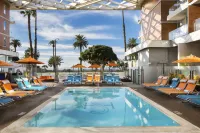 Shore Hotel - parking
