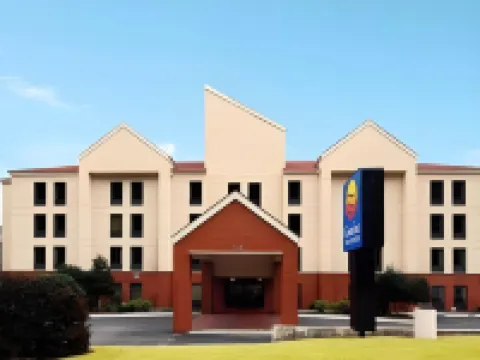 コンフォート イン & スイーツ ダルトン ウェスト ドールトンのホテル