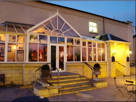 Horizon Hotel Отели рядом с достопримечательностью «Библиотека Форхилл Бранч»