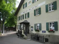 "Der Obere Wirt" zum Queri Hotels in der Nähe von Erdfunkstelle Raisting