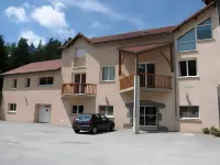 Hôtel du Bout du Monde Hotels in Lavastrie