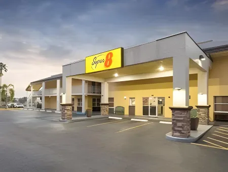 Super 8 by Wyndham Ellenton Bradenton Area