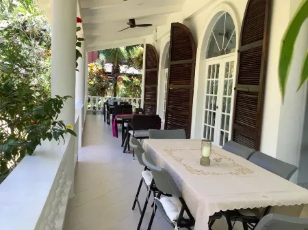 Villa d'Enghien Отели рядом с достопримечательностью «Остров Крокодил»