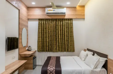 Meridian Hotel & Banquet Отели в г. Сурат