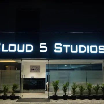 FabHotel Prime Cloud 5 Studios Отели рядом с достопримечательностью «Конгресс-центр Cyber»