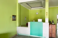 RedDoorz Syariah Near SMA N 6 Hotels in Kemuning