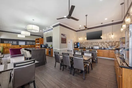 Best Western Inn of Brenham Отели в г. Бренхем