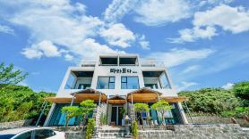 Pohang Overlooking Pool Villa