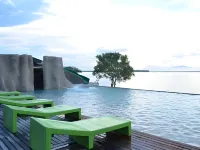 On Vacation Amazon - piscina