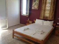 Spacious Apartment, Garden View & Partial Seaview.