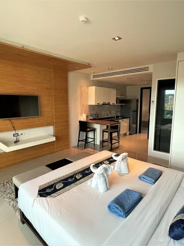 รูปภาพของET605 - Patong sea view studio, quiet spot, pool
