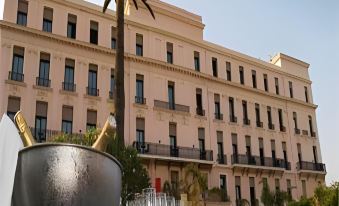 4. Hotel Ro..
