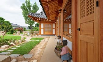 Gyeongju Hanok Dongodang Pension