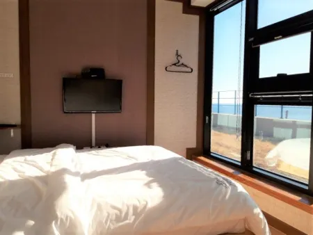 Yeongdeok Bapoom Hill Pension Отели рядом с достопримечательностью «Koraebul-haesuyokchang»