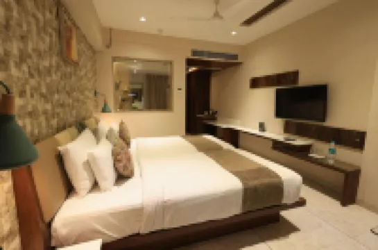 Hotel RS Exclusive Stay & Fine Dine - Near to Akola Junction Hotels in Akola