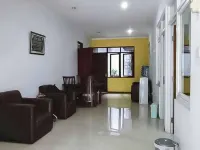Aimer Guest House Syariah Mitra RedDoorz Hotel di Kecamatan Purwakarta