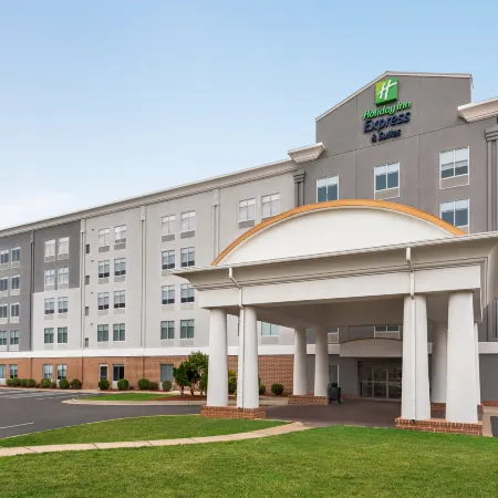 Holiday Inn Express & Suites FREDERICKSBURG by IHG